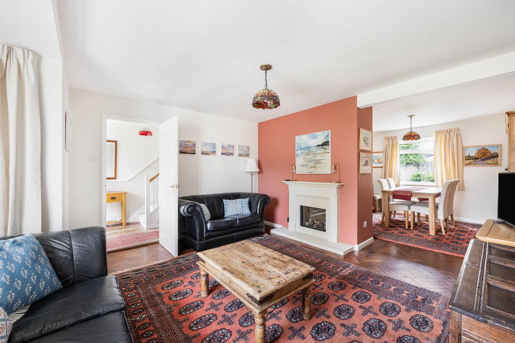 Property photo 2 of 18 Sitting Room