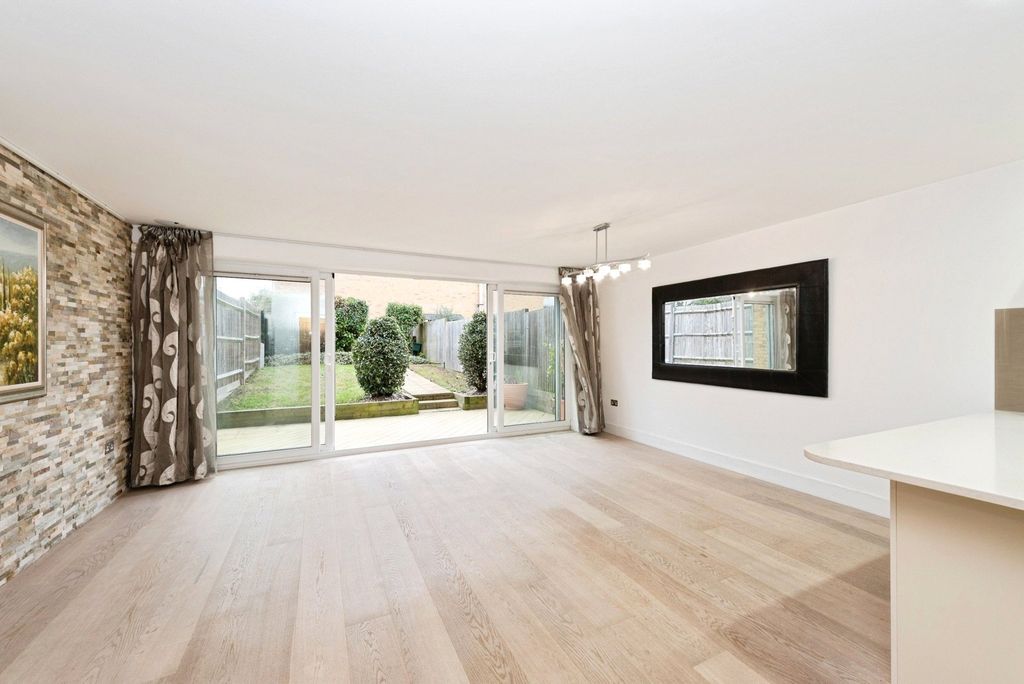 Property photo 2 of 19 Picture No. 57