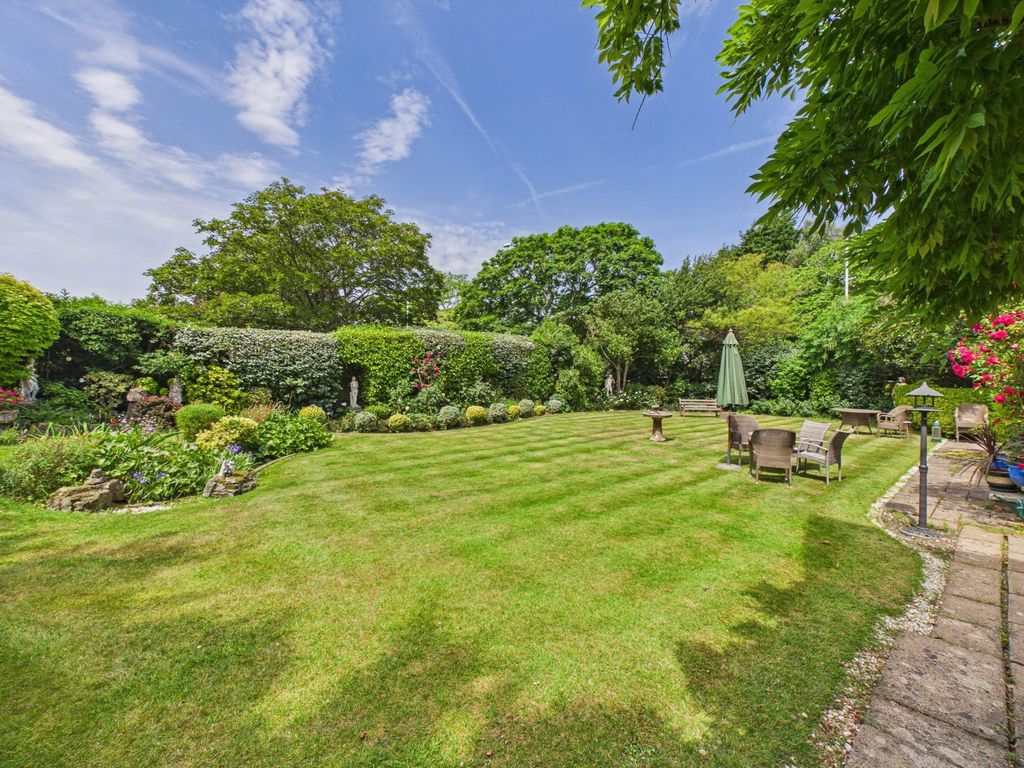 Property photo 2 of 25