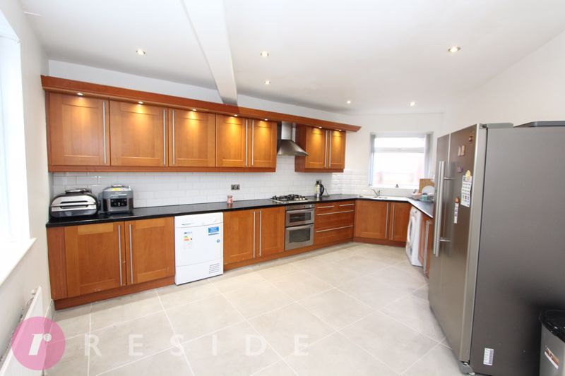 Property photo 2 of 20 Dining Kitchen