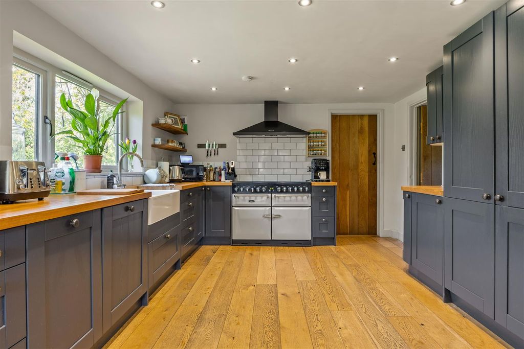 Property photo 2 of 32