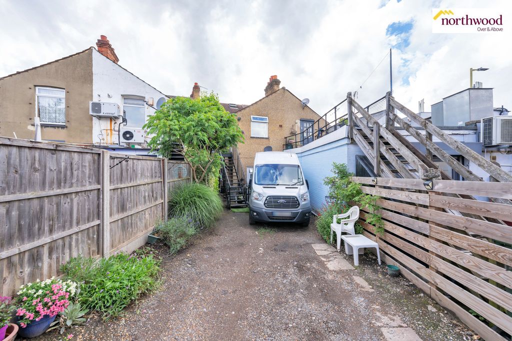 Property photo 3 of 14