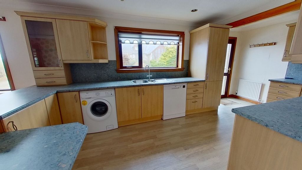 Property photo 2 of 22 Picture No. 13