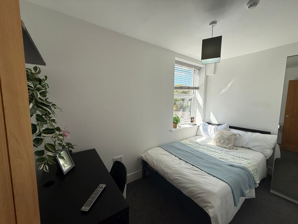 Property photo 2 of 7 Img_8098 2