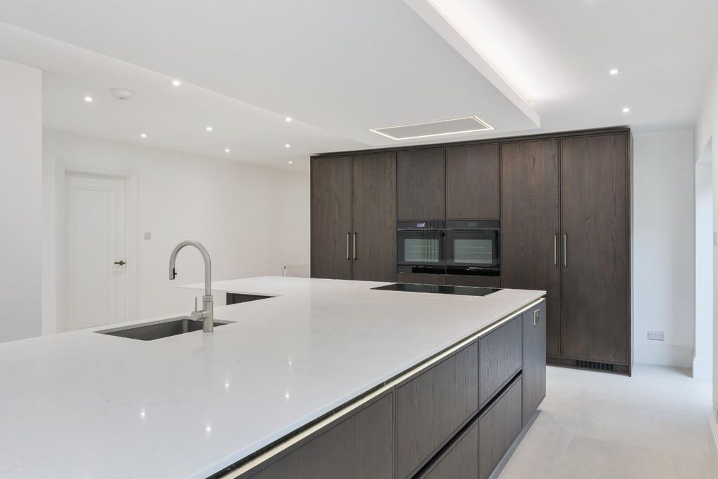 Additional image 11 of 6 bed property for saleHazelwood Lane, Chipstead, Coulsdon CR5