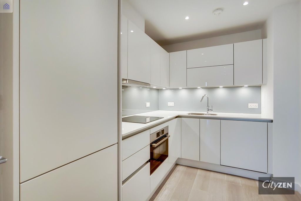 Property photo 2 of 10 Kitchen