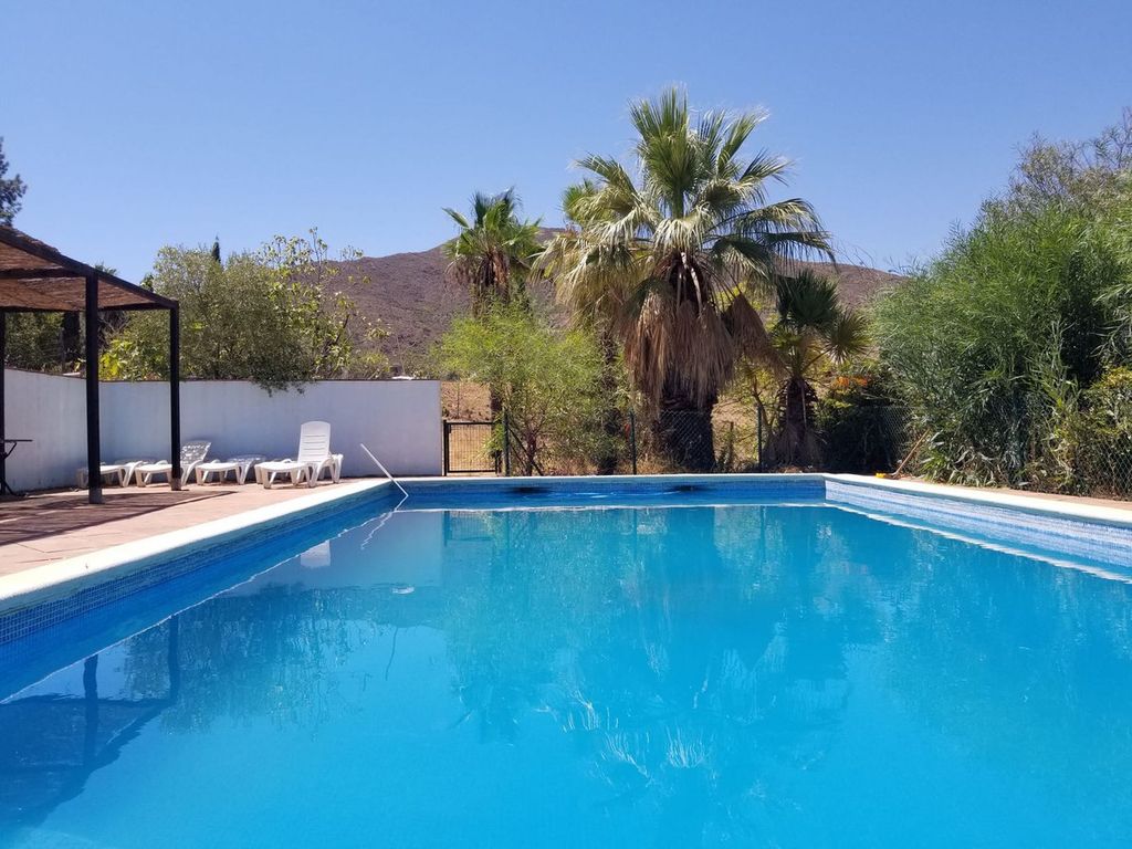 Property photo 1 of 51