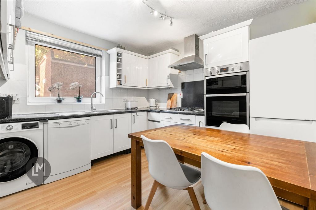 Property photo 2 of 6 Kitchen/Dining Room