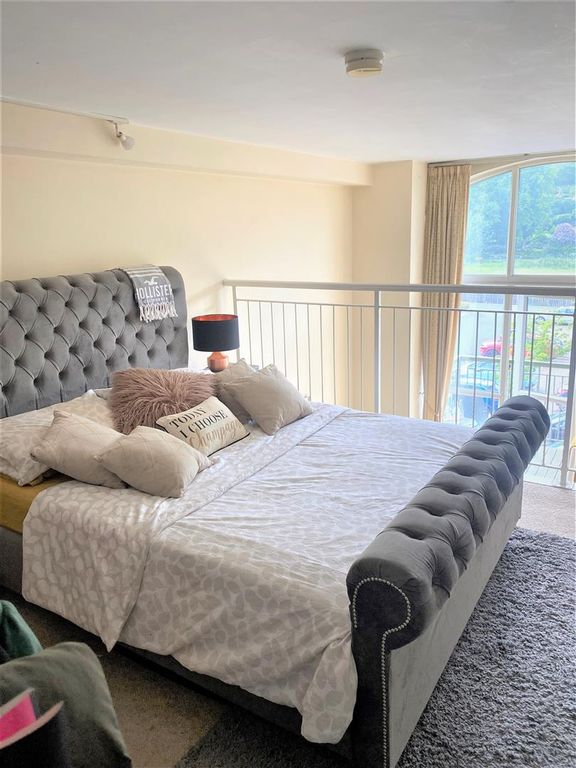 Property photo 3 of 10 Bedroom