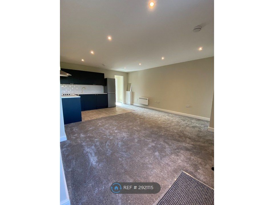 Property photo 1 of 9 Kitchen Lounge