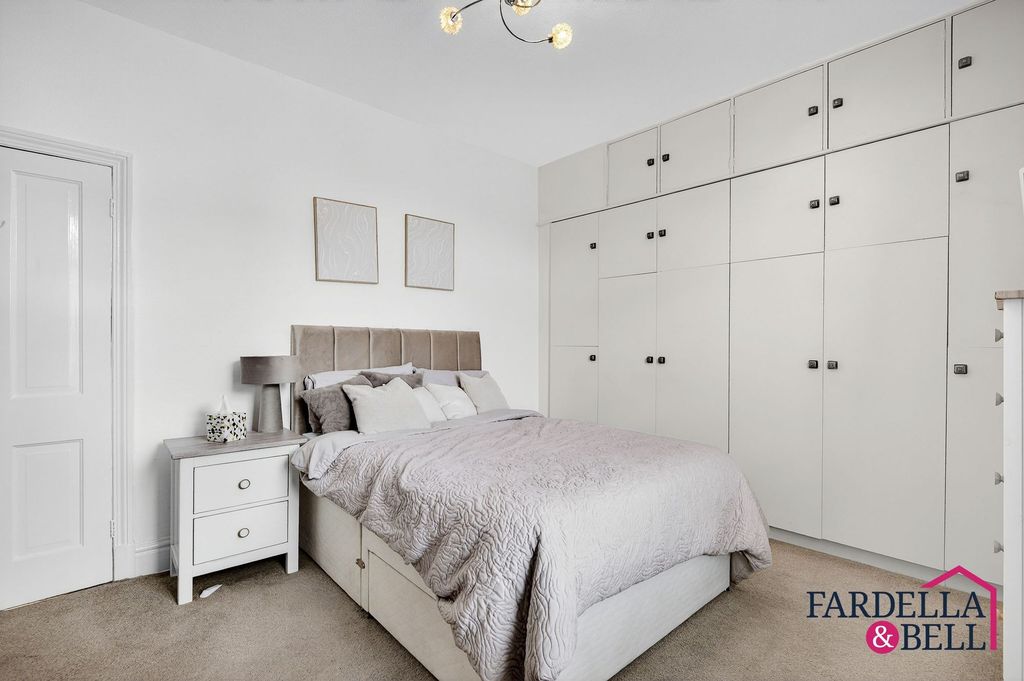 Property photo 3 of 32