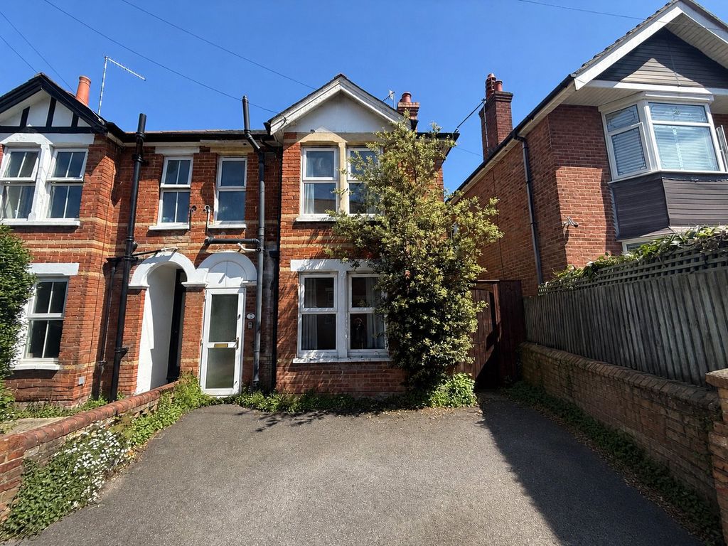 Property photo 1 of 8 Salterns Road