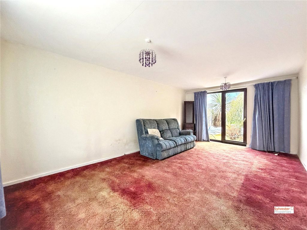 Property photo 2 of 15 Picture No. 14