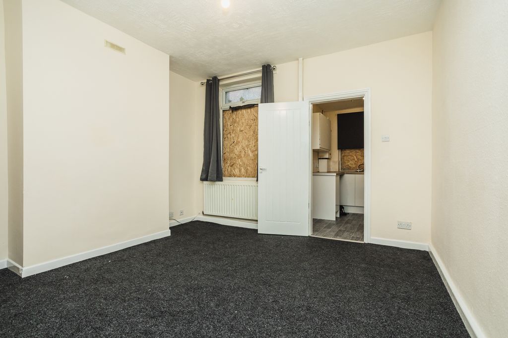 Property photo 2 of 34