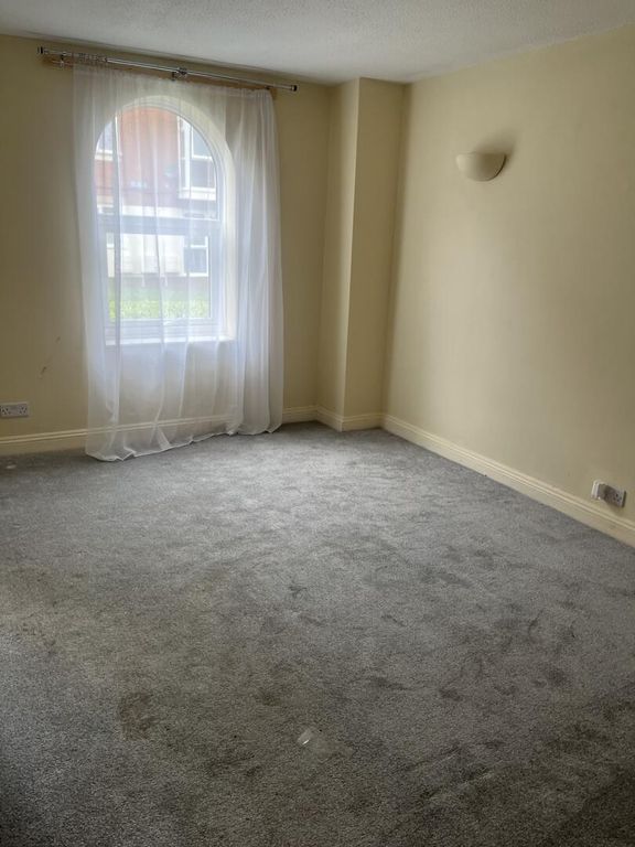 Property photo 2 of 8 Living Bedroom