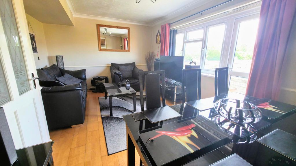 Property photo 2 of 14 Lounge