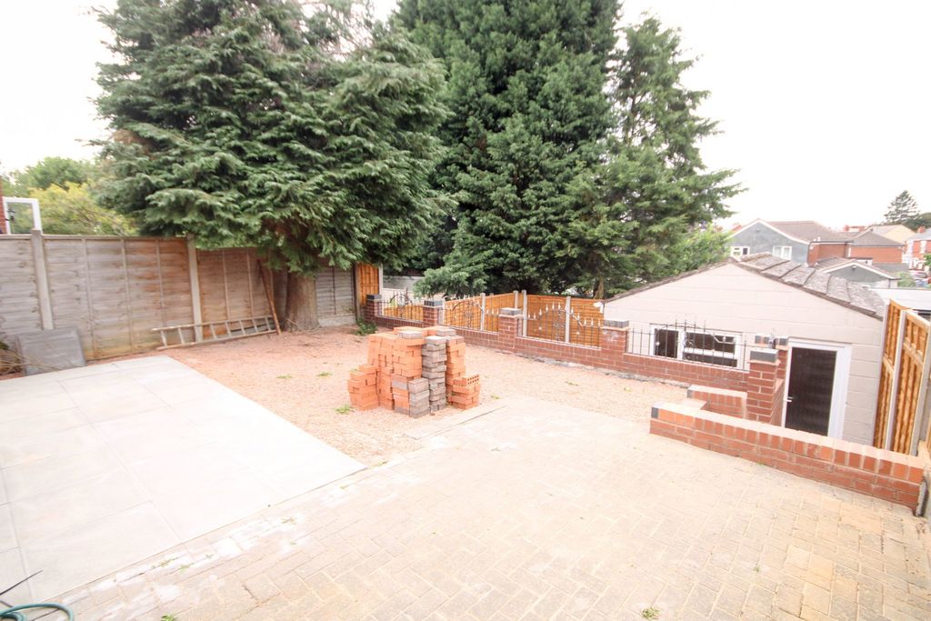 Property photo 2 of 24