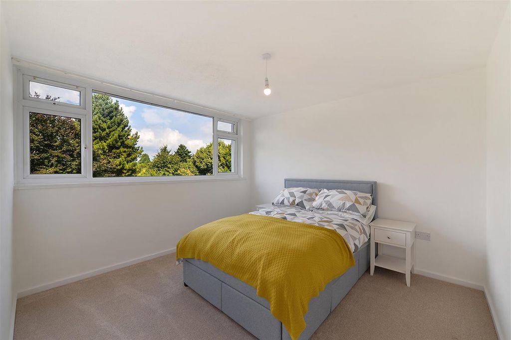 Additional image 9 of 3 bed flat for saleCastle Road, Maidstone ME16