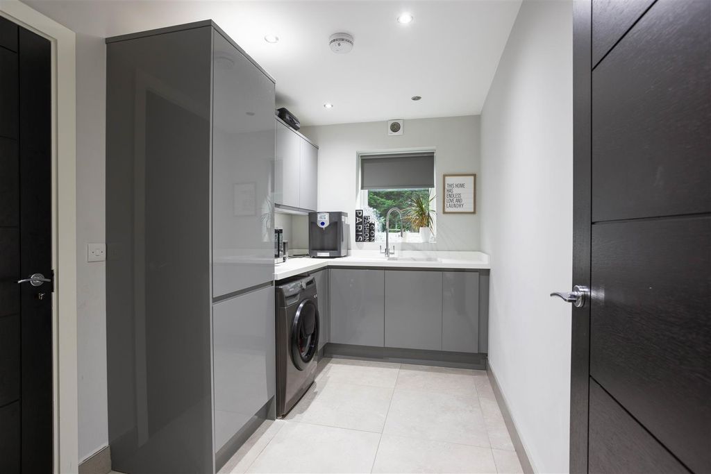 Property photo 3 of 17 00015.Jpg