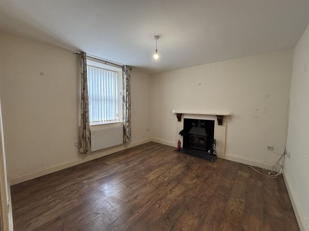 Property photo 3 of 10 Living Room.Jpg