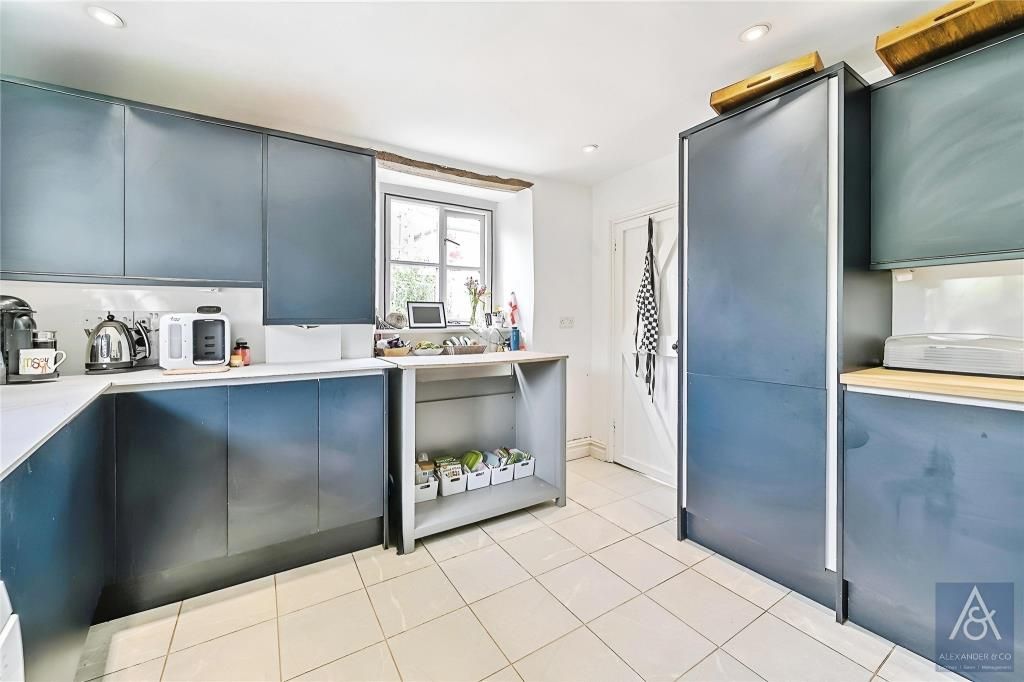 Property photo 3 of 22 Kitchen