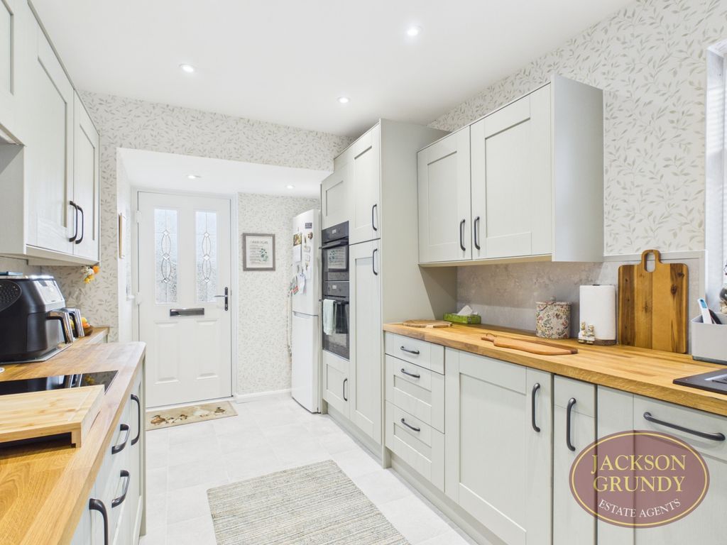 Property photo 3 of 16 Orchard Way