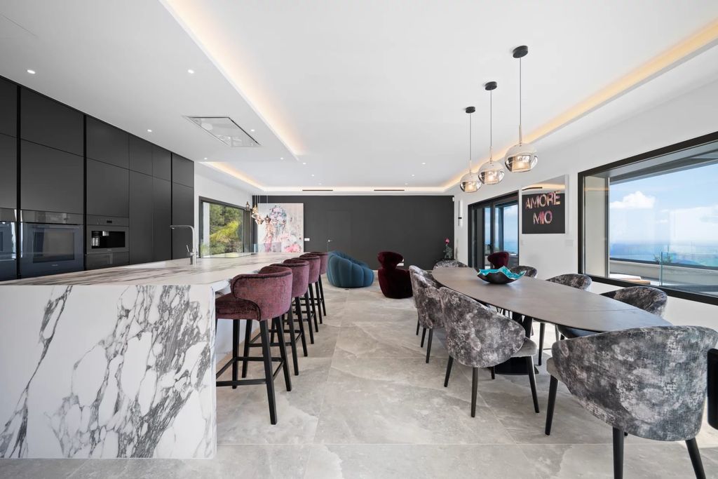 Property photo 3 of 25