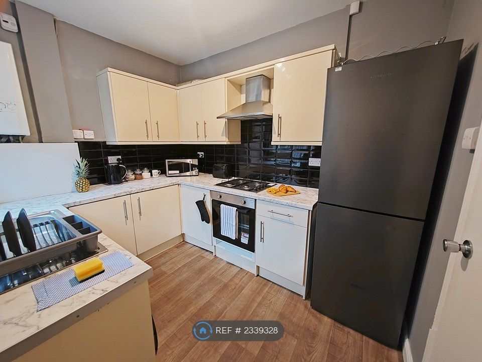 Property photo 2 of 32 Fully Equipped Kitchen