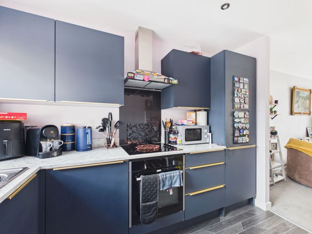 Property photo 3 of 15 Kitchen