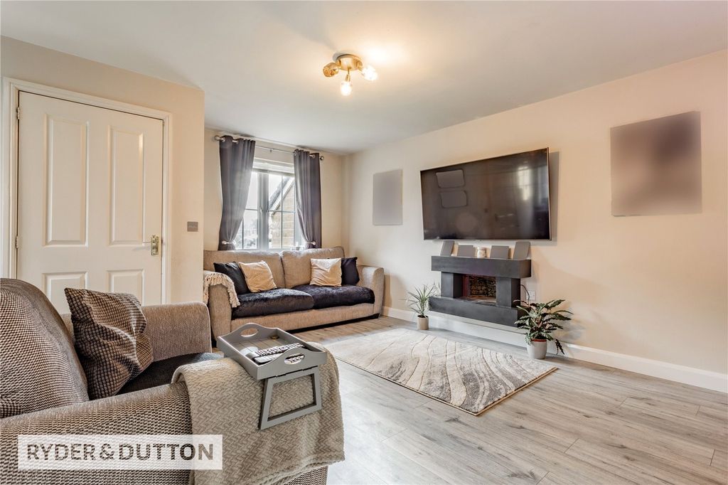 Property photo 1 of 16 Lounge