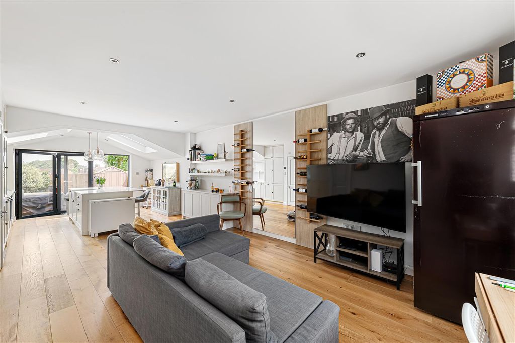 Property photo 1 of 20 Huntingfield Road Hi-4.Jpg