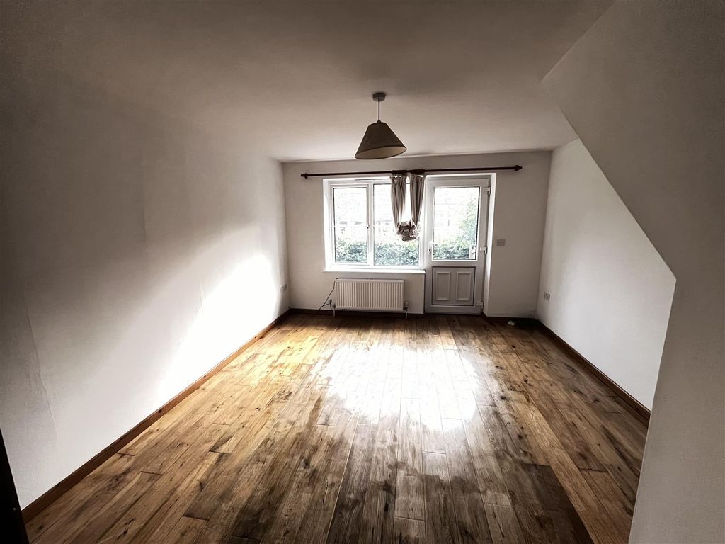 Property photo 3 of 9 Living Room