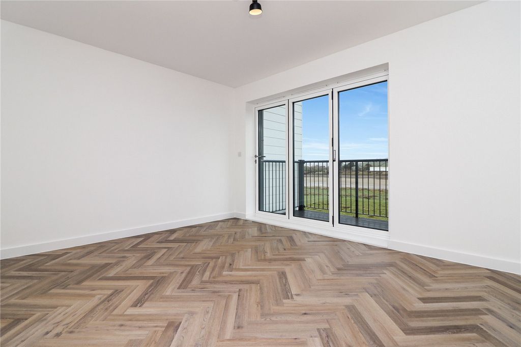 Property photo 2 of 19 Picture No. 16