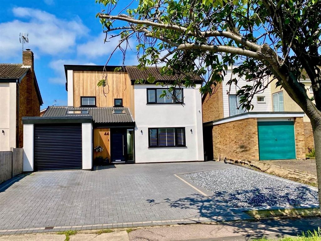 Property photo 1 of 27 Broadwaters Main Front.Jpg