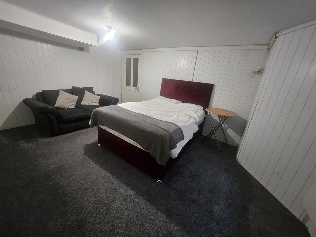 Property photo 2 of 7 2Cdf2B30-Eaa4-4c46-Bdbd-3d80Afcd49F7.Jpg