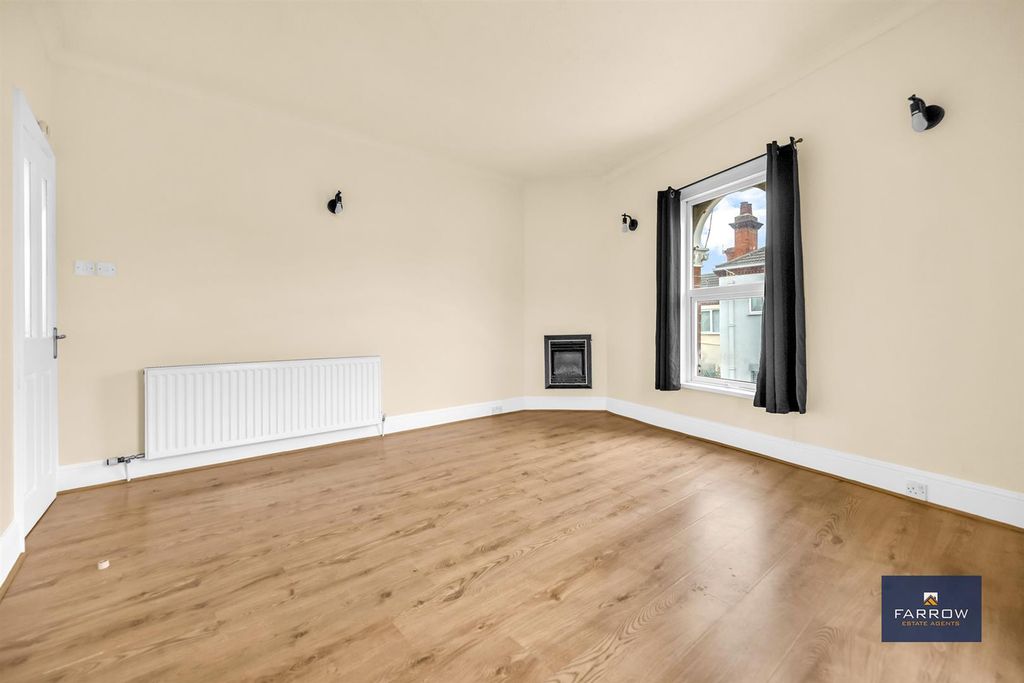 Property photo 3 of 20 Living Room