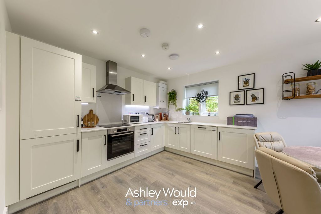 Property photo 2 of 27