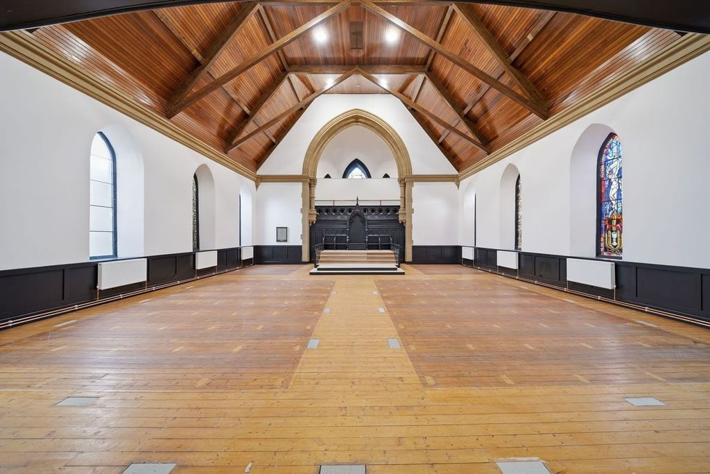 Property photo 2 of 9