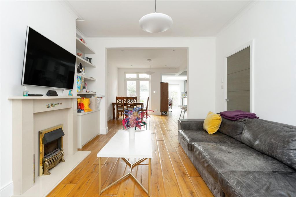 Property photo 3 of 18