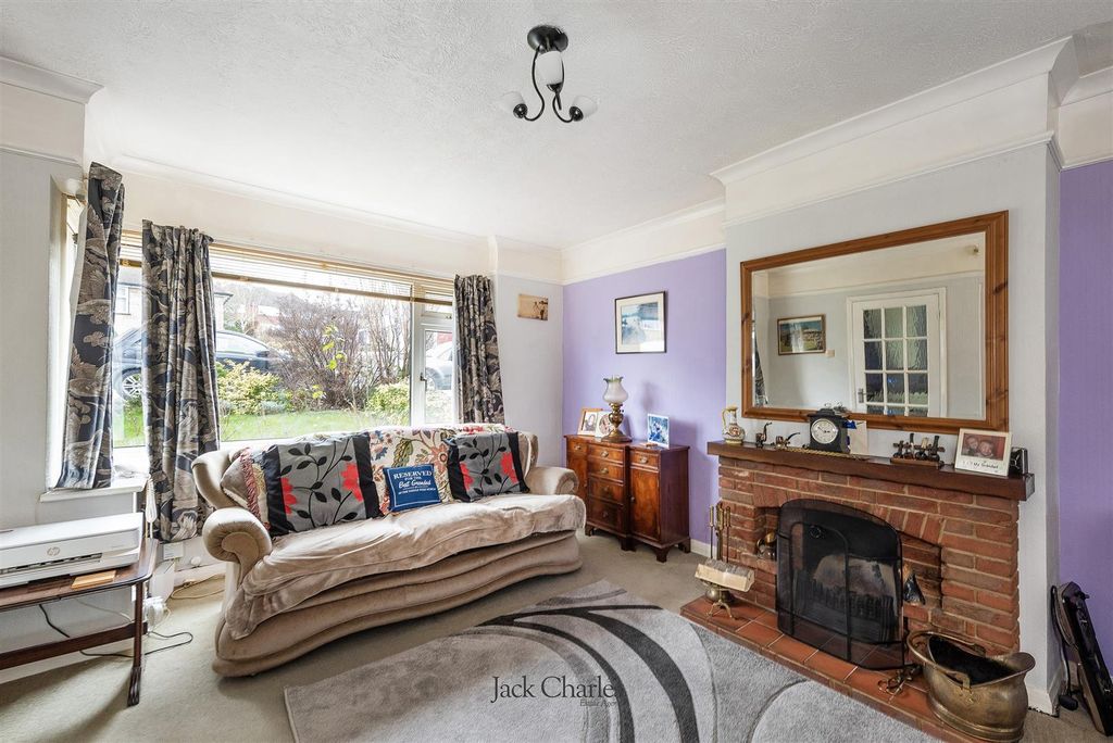 Property photo 2 of 19 9 The Meadow, Tn2 4Eh 003.Jpg