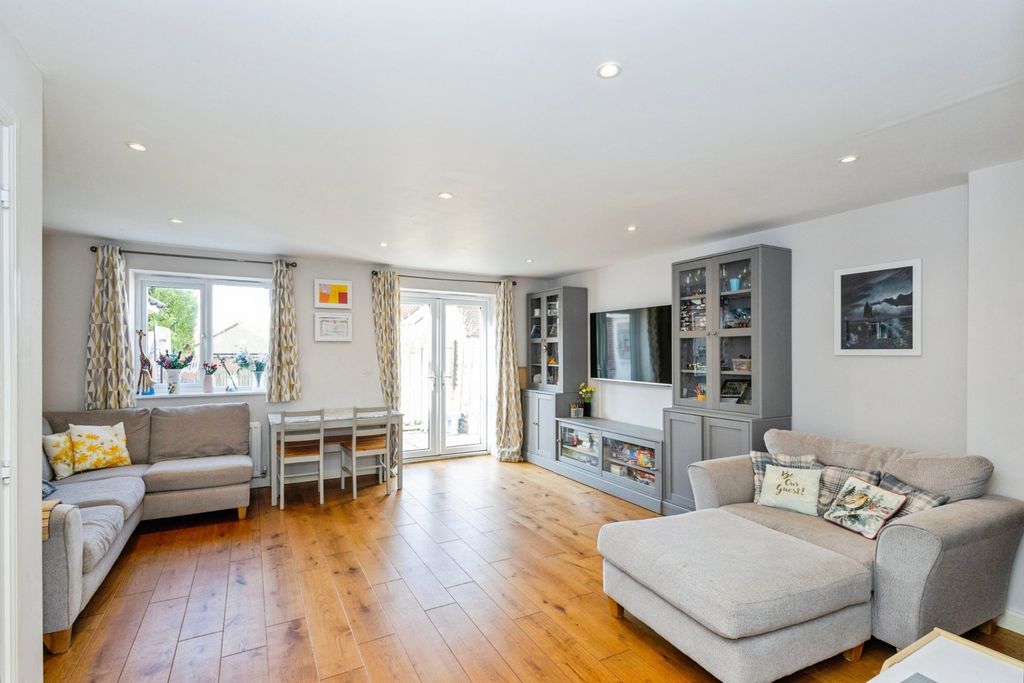 Property photo 3 of 16 Pbox-Img.Jpg