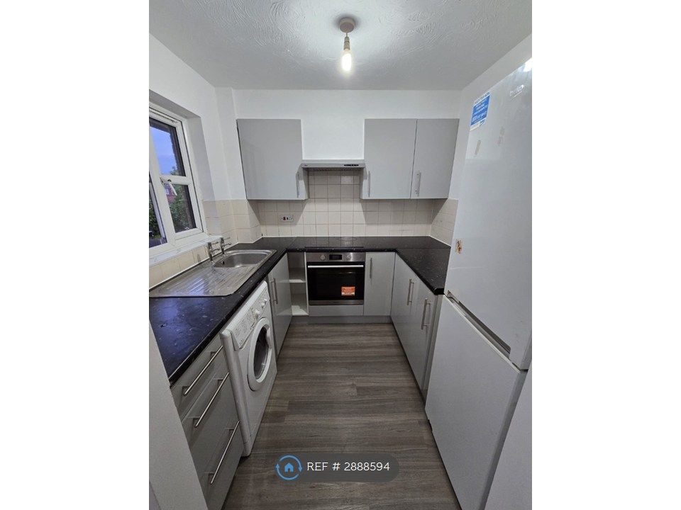 Property photo 3 of 7 Kitchen