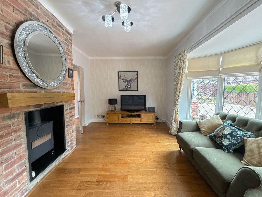 Property photo 2 of 12 Lounge