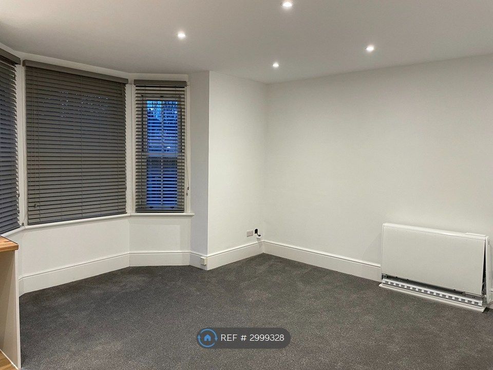 Property photo 3 of 7 Front Room