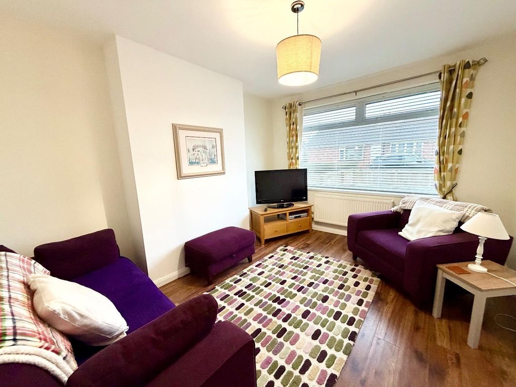 Property photo 2 of 12 Lounge