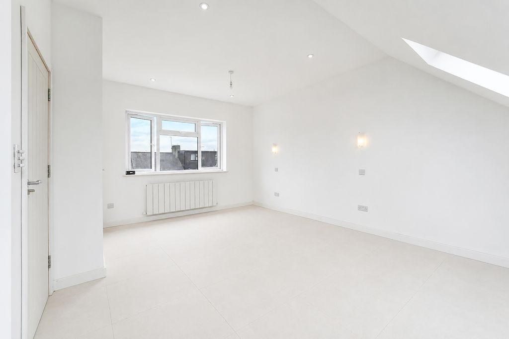 Property photo 3 of 21 Picture No. 04