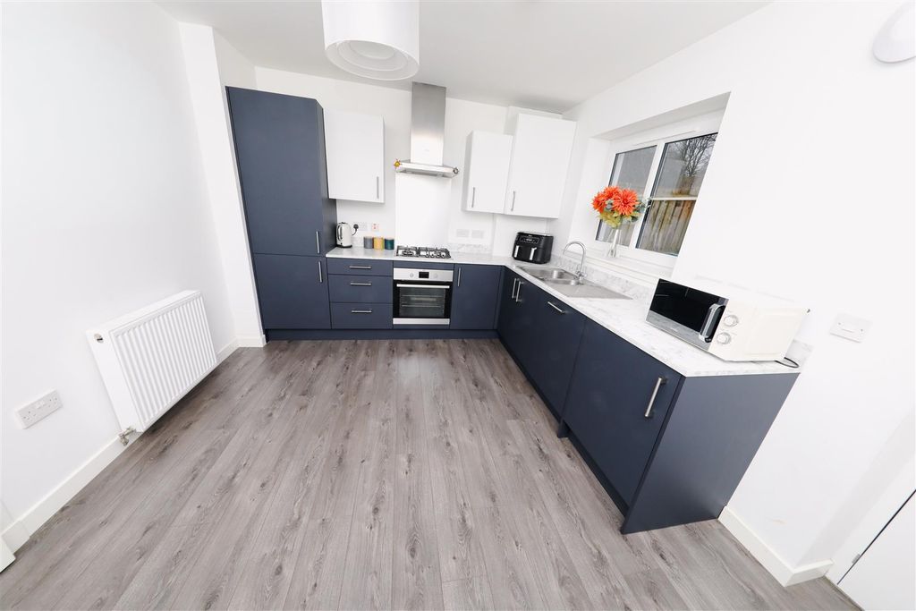 Property photo 2 of 20 E