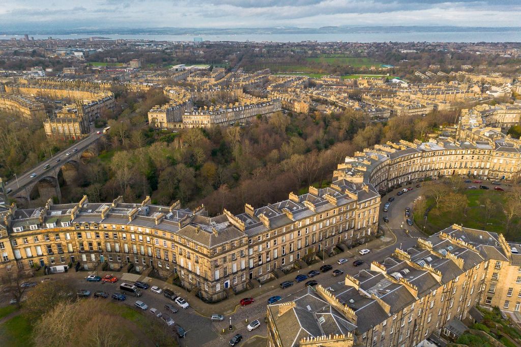 Property photo 2 of 30