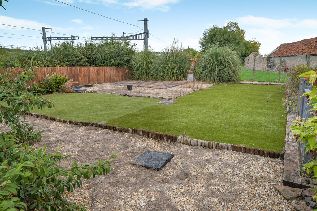 Property photo 2 of 20