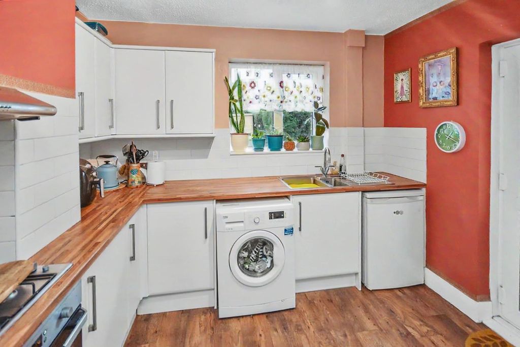 Property photo 2 of 15 Gjhuktbrje6Lhvtzmc0S7W.Jpg